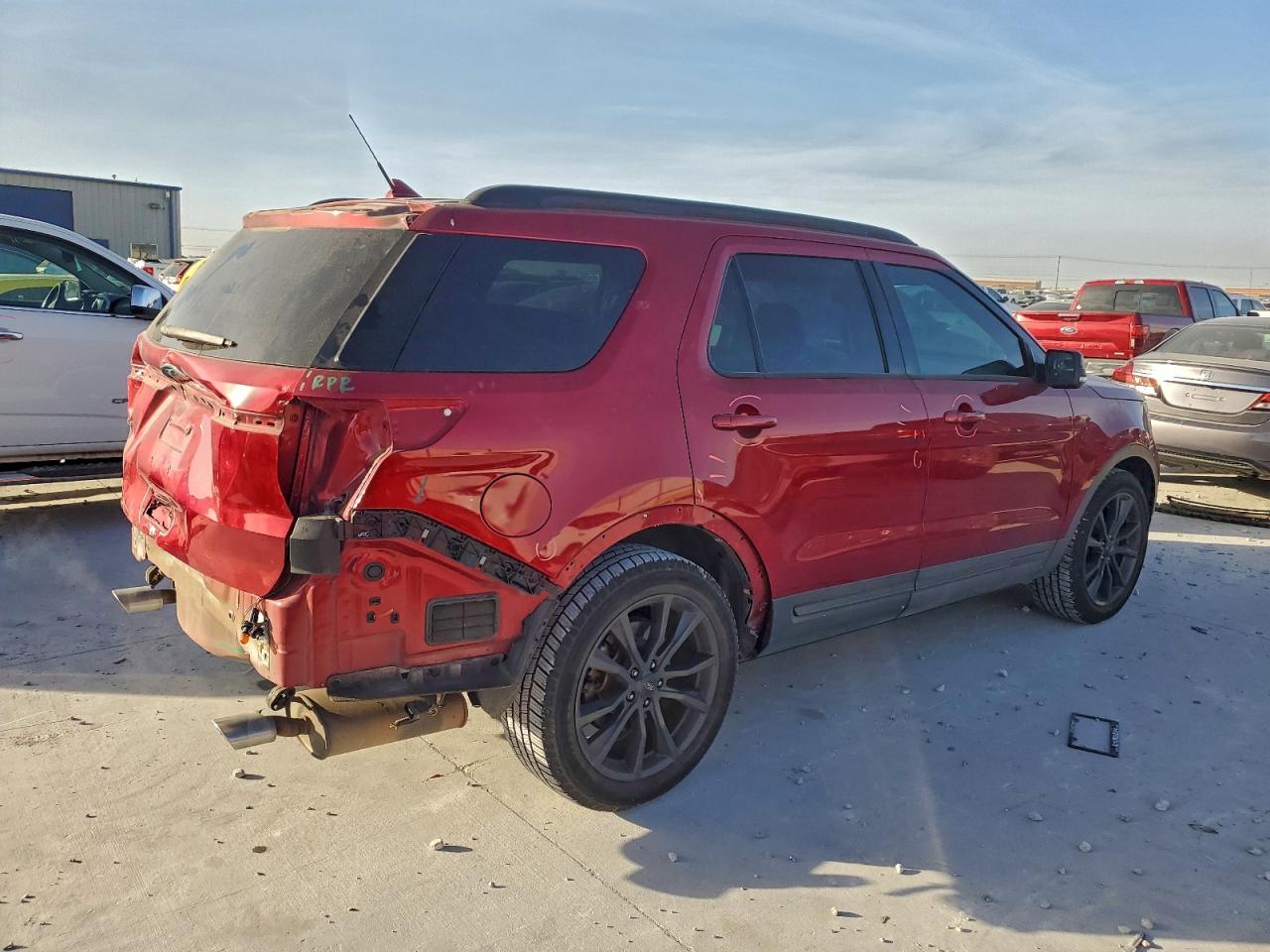 2018 FORD EXPLORER XLT photo 3