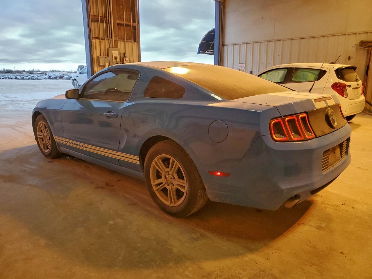 2013 FORD MUSTANG photo 2