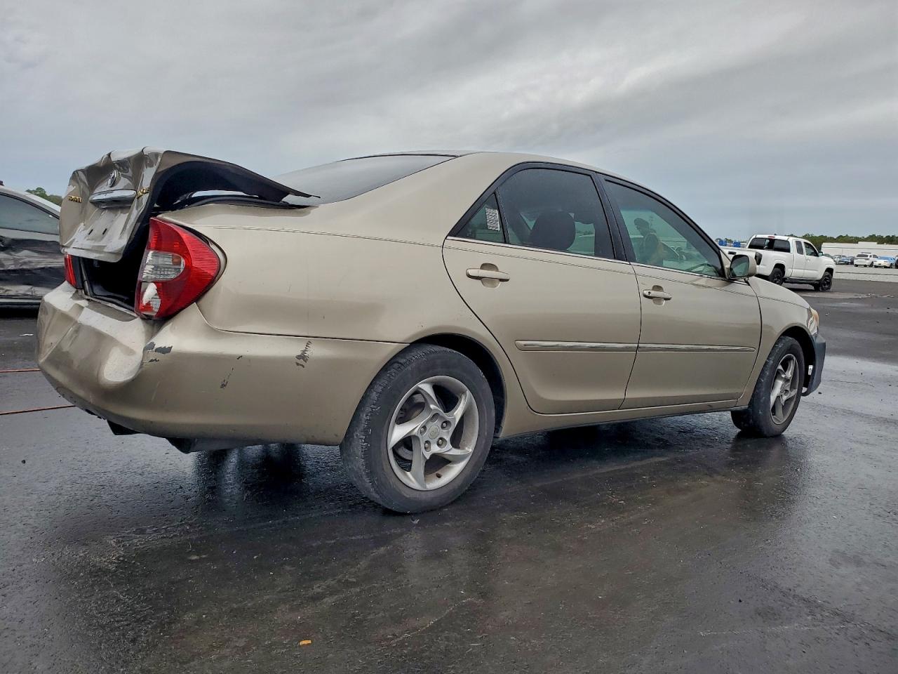 2003 TOYOTA CAMRY LE photo 3