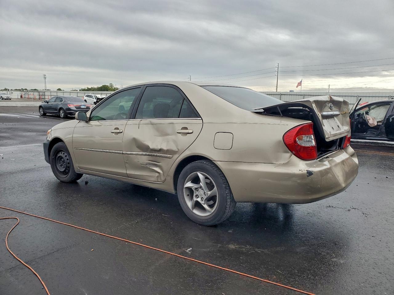 2003 TOYOTA CAMRY LE photo 2