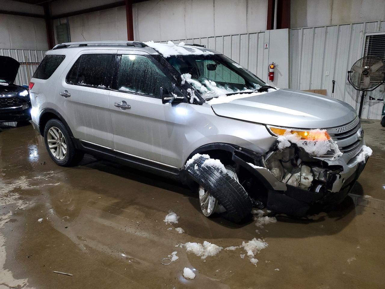 2013 FORD EXPLORER XLT photo 4