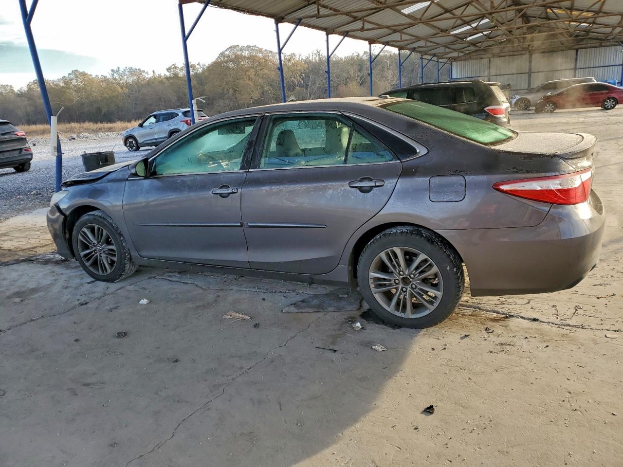 2016 TOYOTA CAMRY LE photo 2