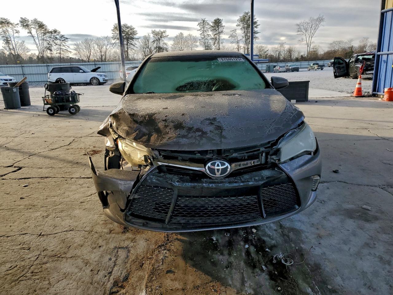 2016 TOYOTA CAMRY LE photo 5