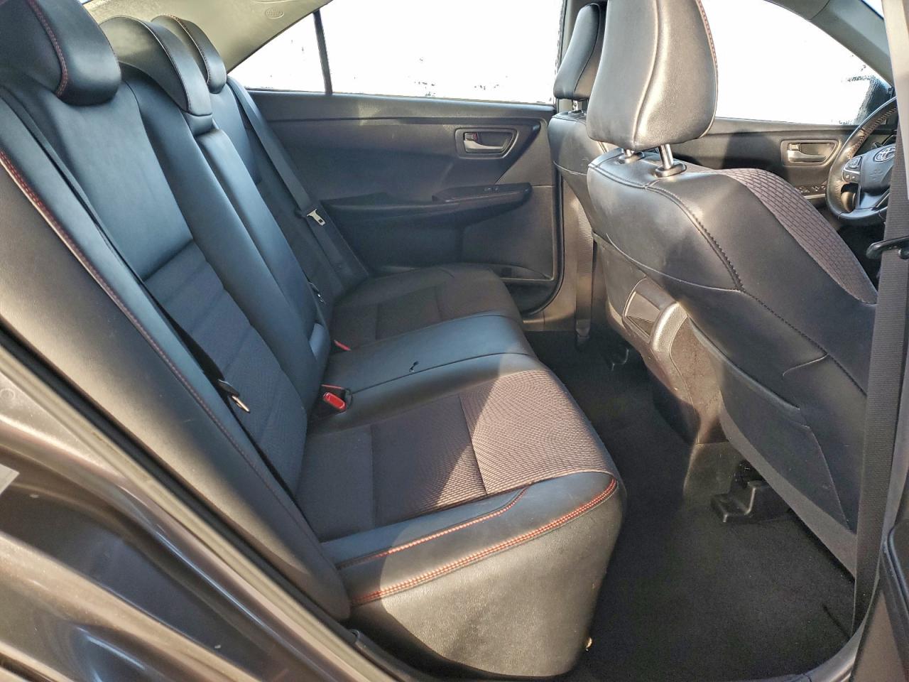 2016 TOYOTA CAMRY LE photo 10
