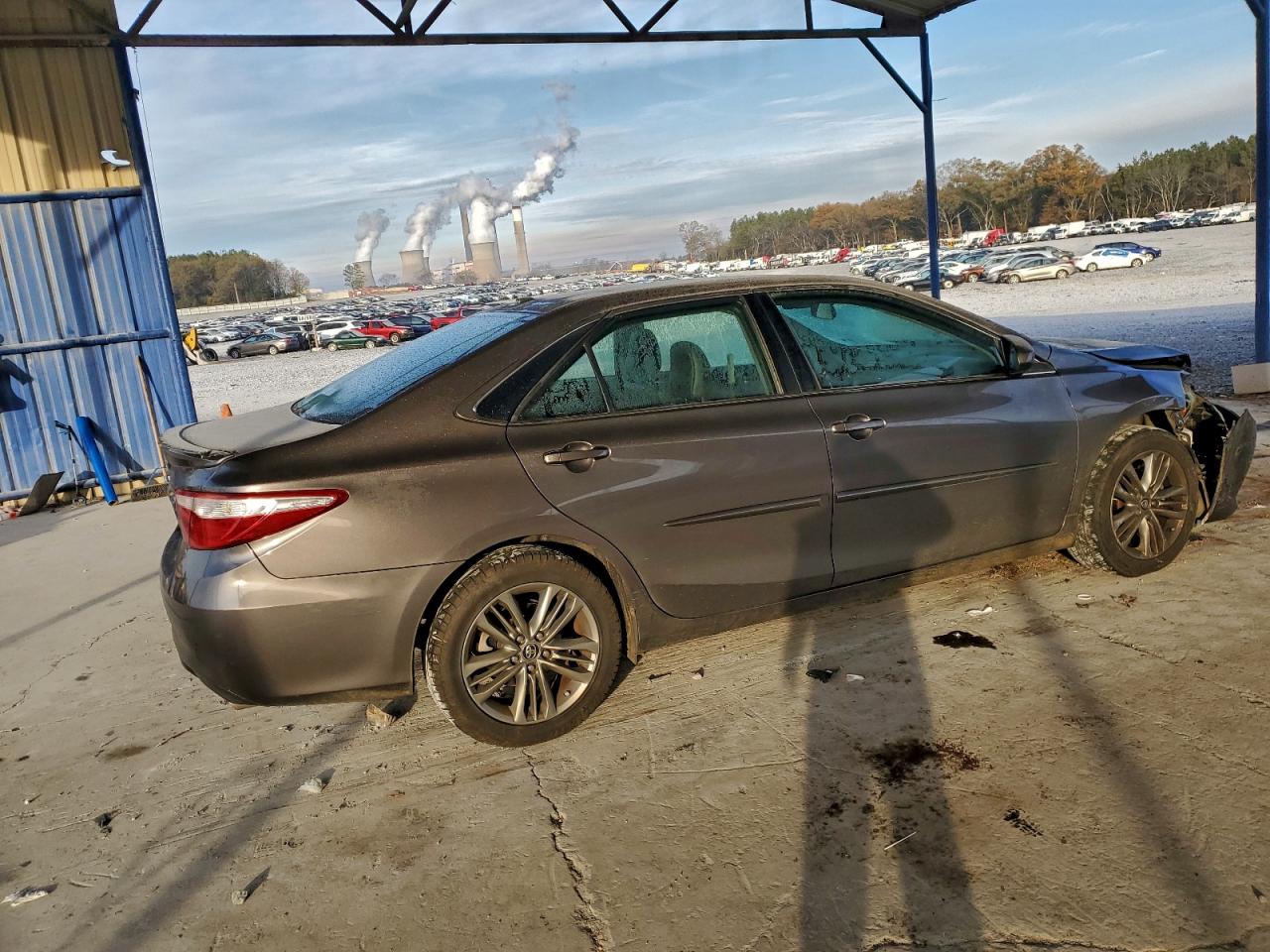 2016 TOYOTA CAMRY LE photo 3