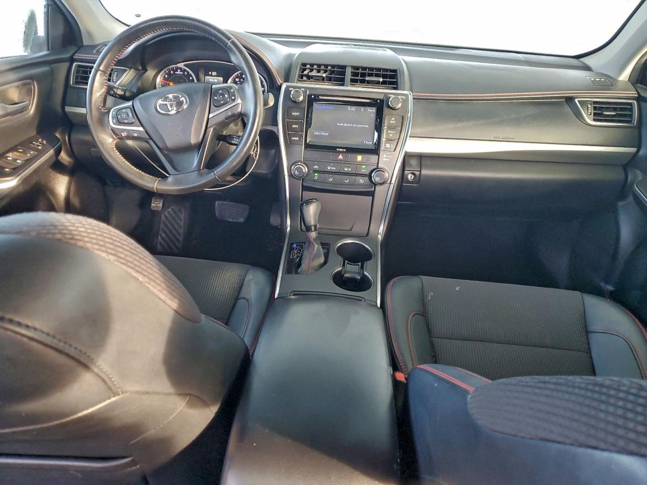 2016 TOYOTA CAMRY LE photo 8