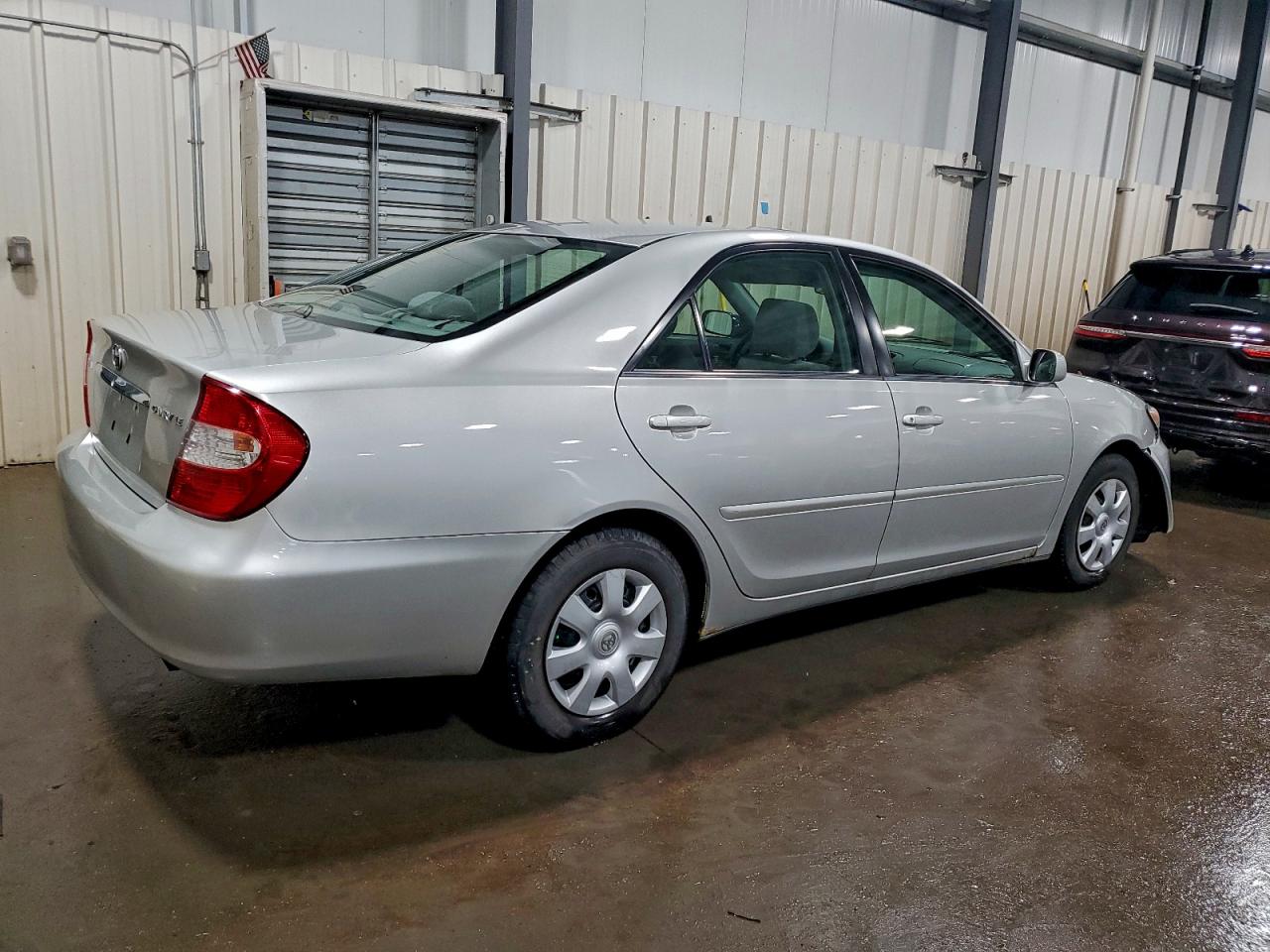 2002 TOYOTA CAMRY LE photo 3
