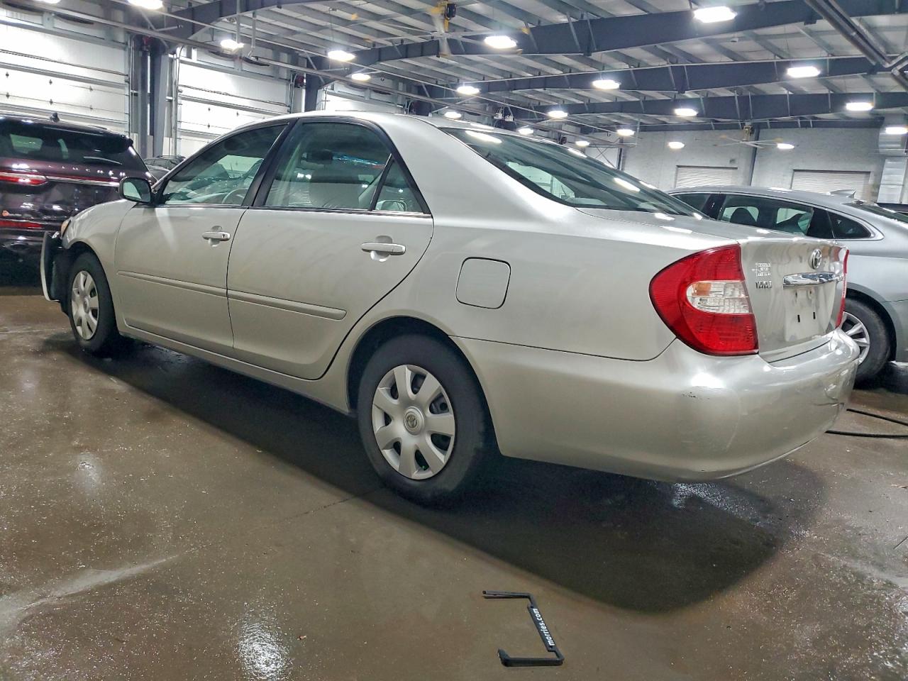 2002 TOYOTA CAMRY LE photo 2
