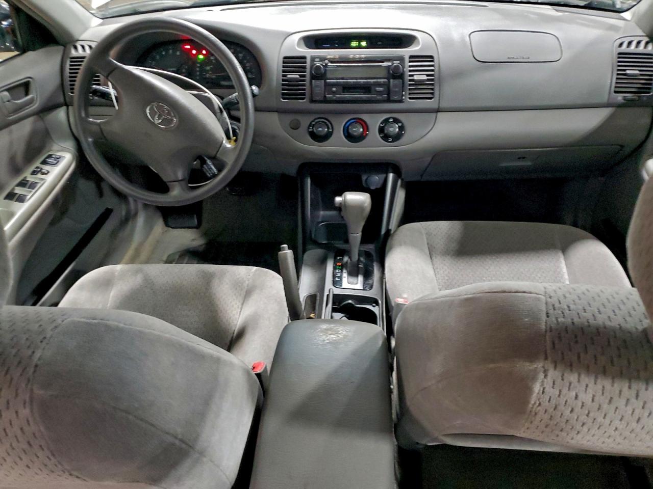 2002 TOYOTA CAMRY LE photo 8