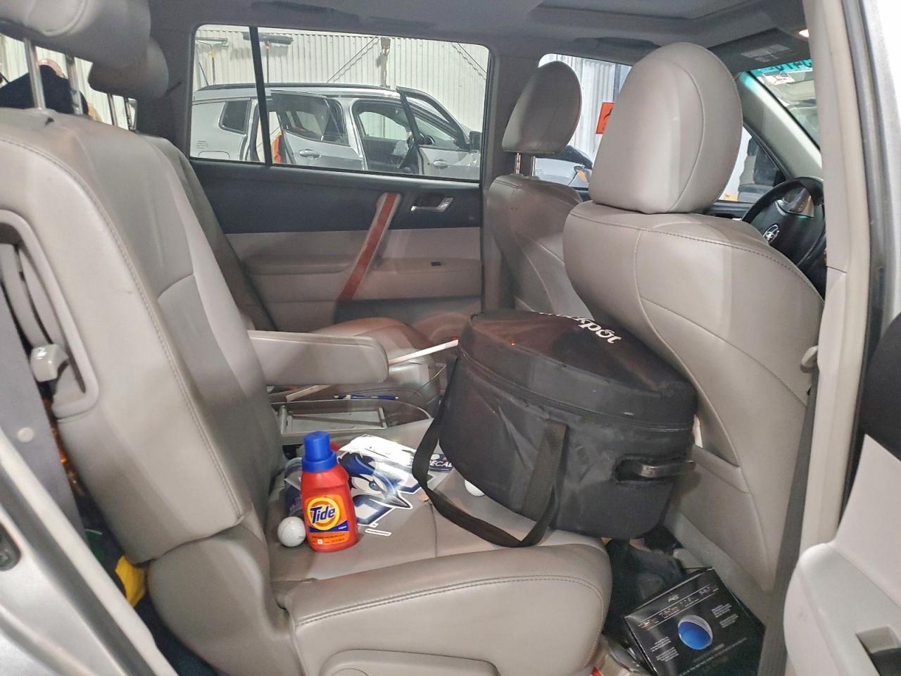 2010 TOYOTA HIGHLANDER LIMITED photo 11