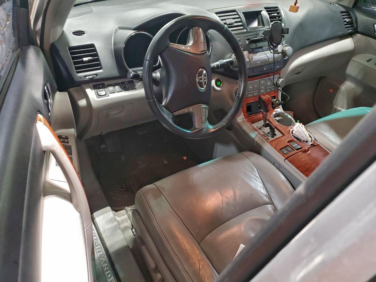 2010 TOYOTA HIGHLANDER LIMITED photo 8