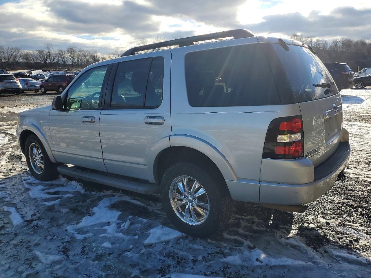 2010 FORD EXPLORER XLT photo 2