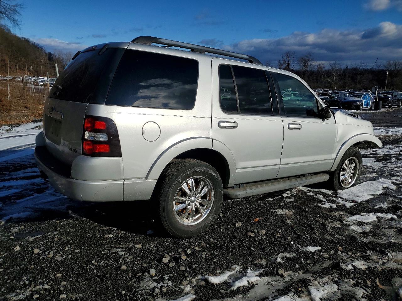 2010 FORD EXPLORER XLT photo 3