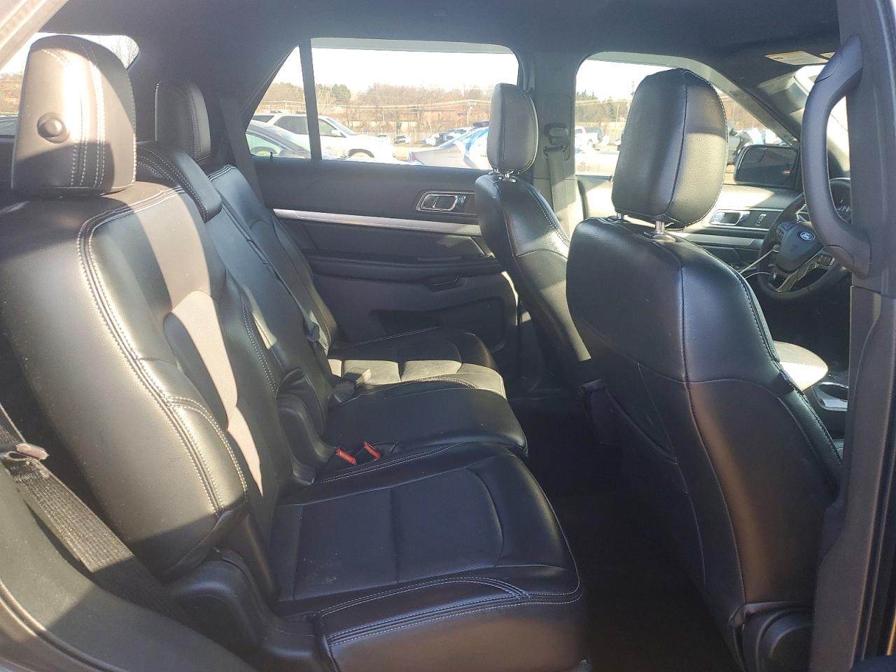 2018 FORD EXPLORER XLT photo 11