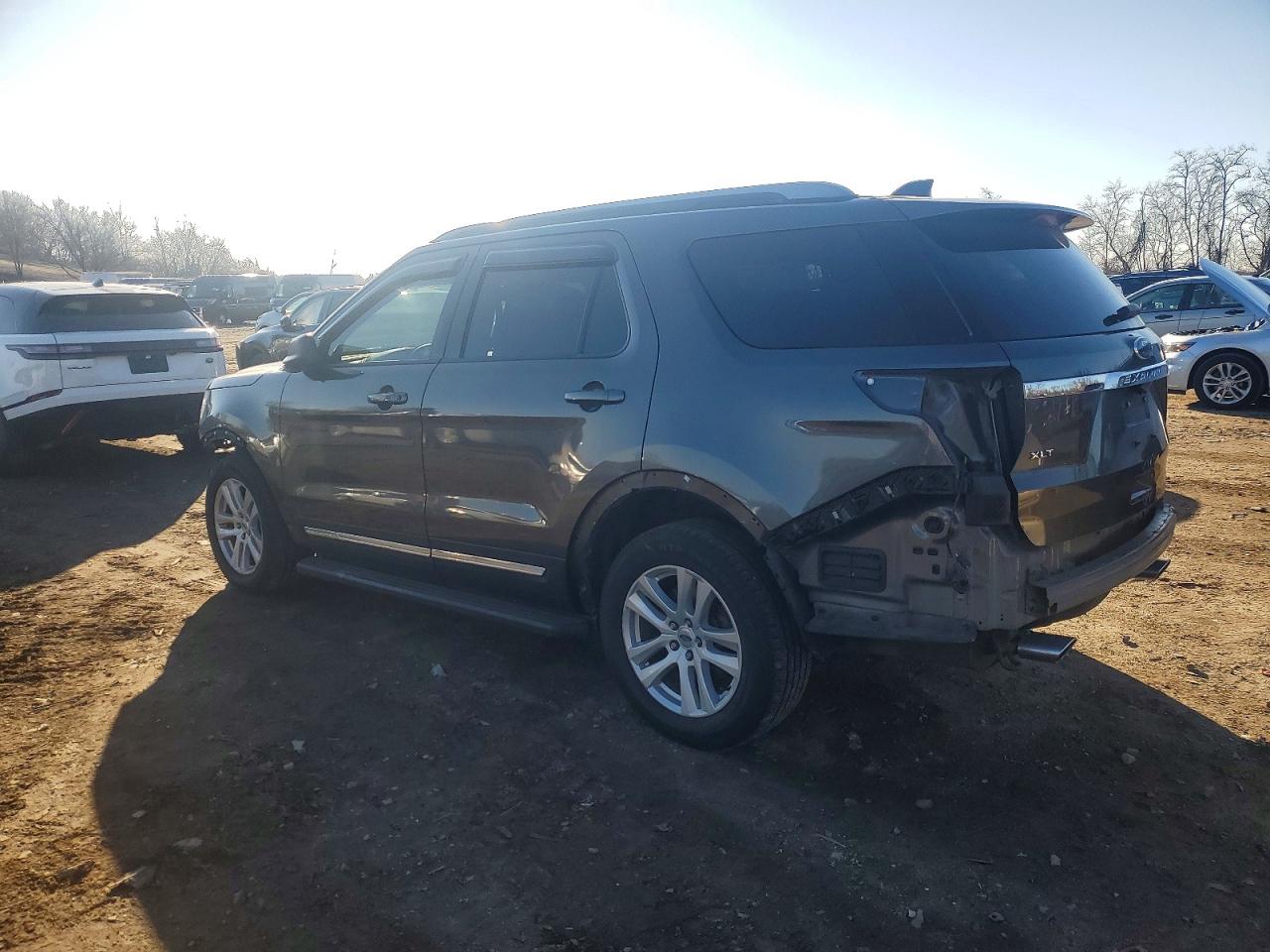 2018 FORD EXPLORER XLT photo 2