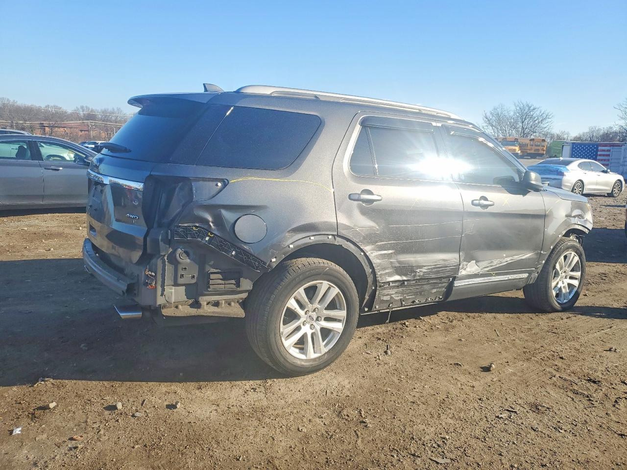 2018 FORD EXPLORER XLT photo 3