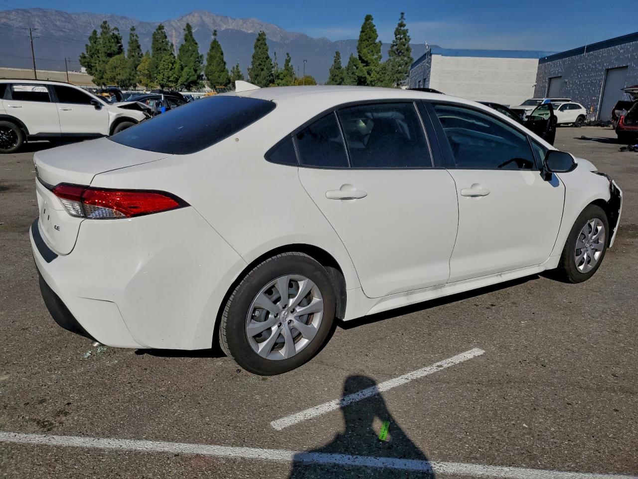 2025 TOYOTA COROLLA LE photo 3