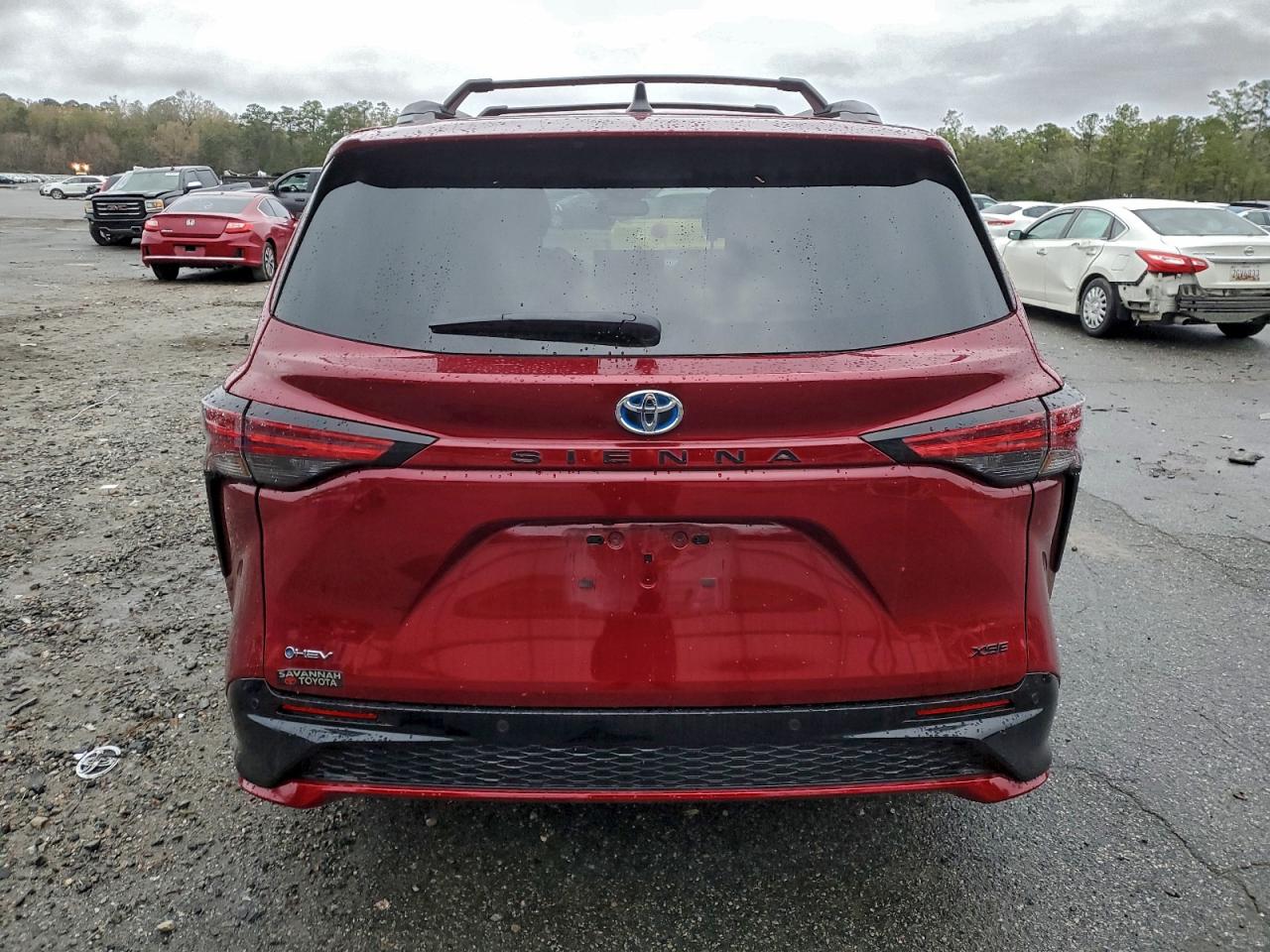 2025 TOYOTA SIENNA XSE photo 6