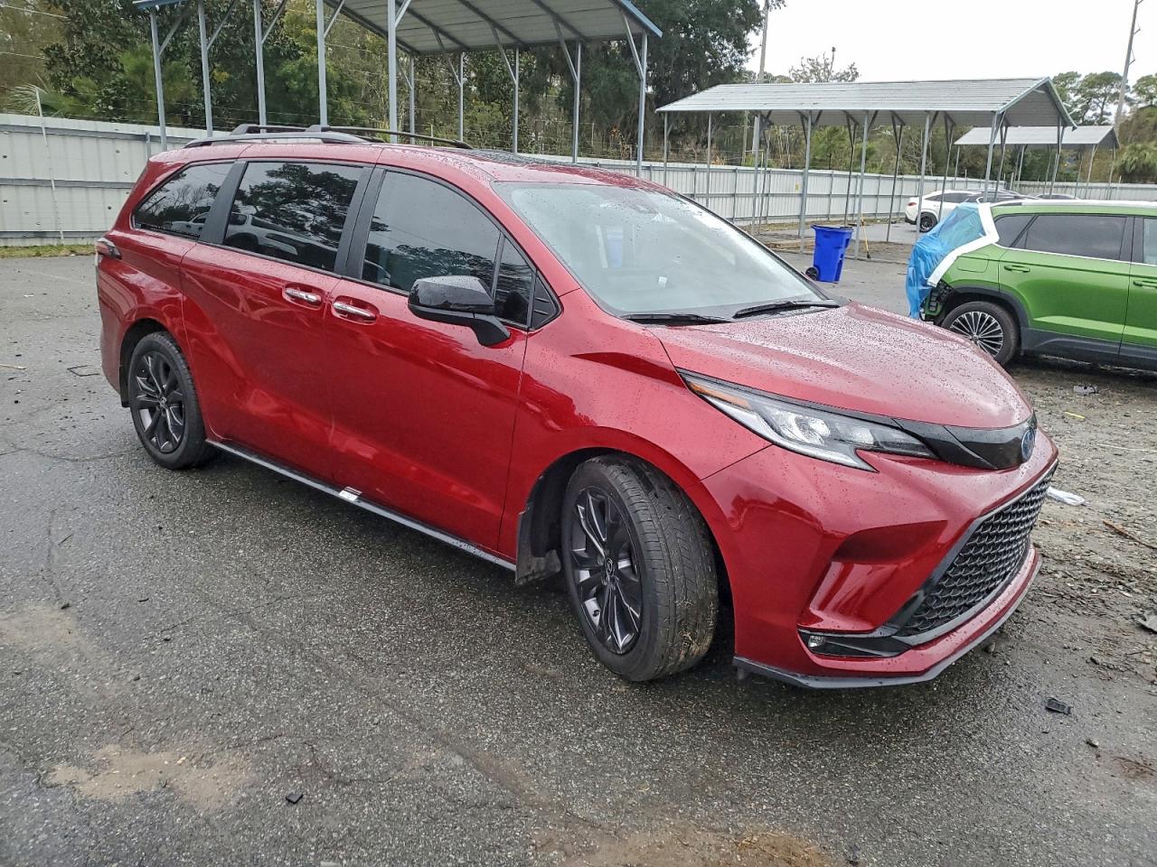2025 TOYOTA SIENNA XSE photo 4