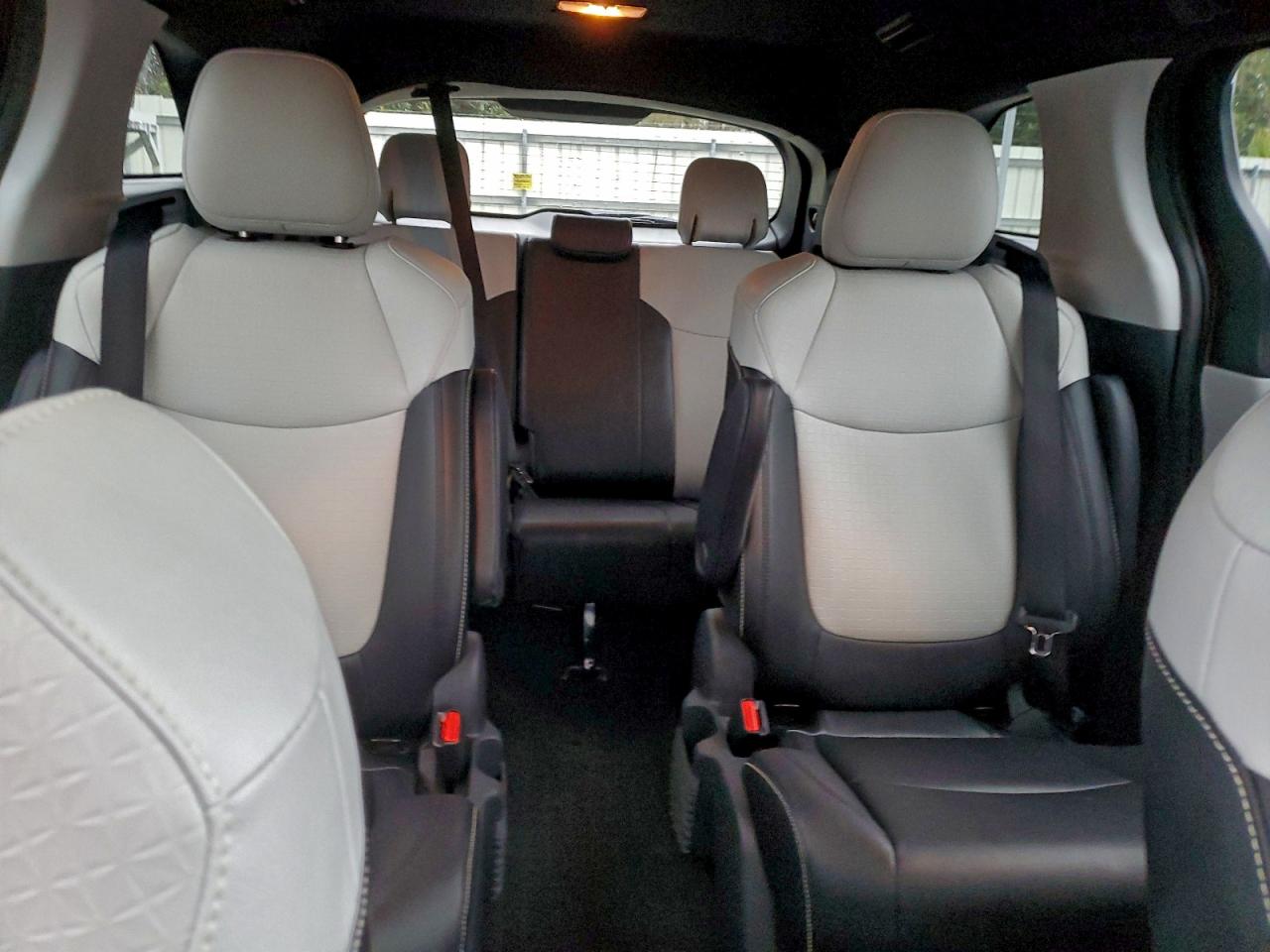 2025 TOYOTA SIENNA XSE photo 10