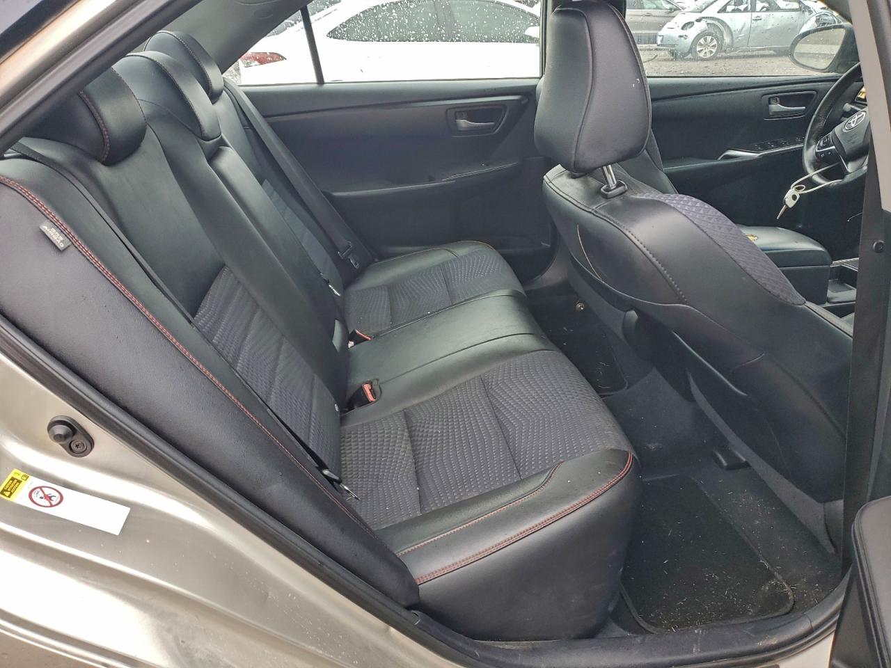 2015 TOYOTA CAMRY LE photo 10