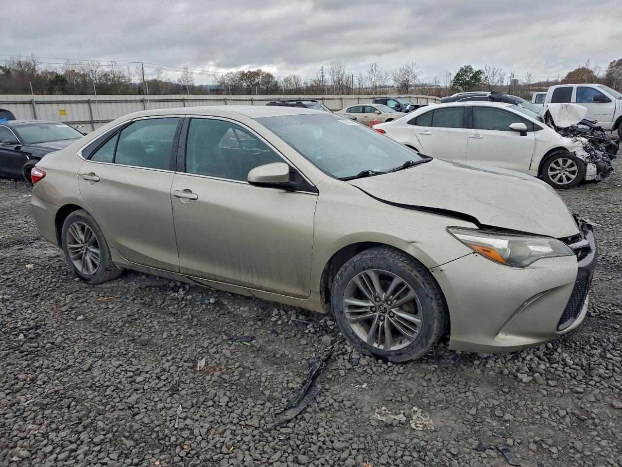 2015 TOYOTA CAMRY LE photo 4