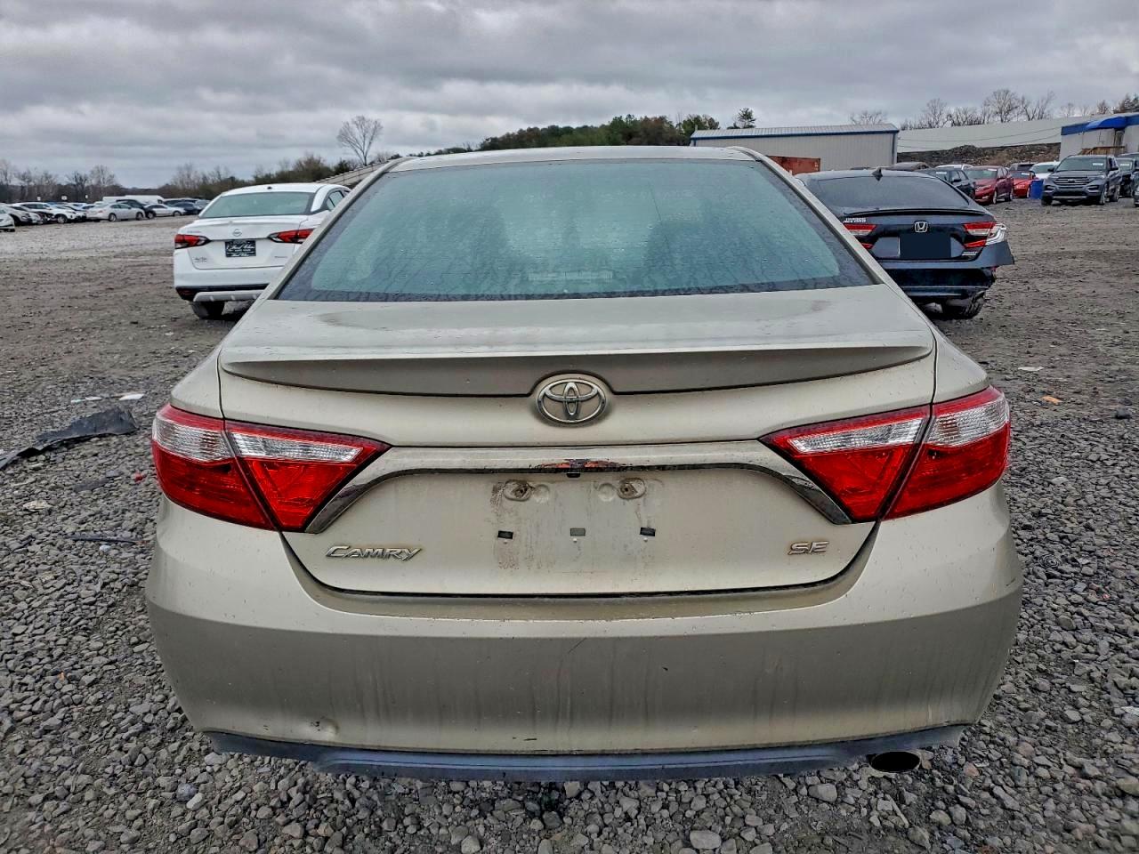 2015 TOYOTA CAMRY LE photo 6