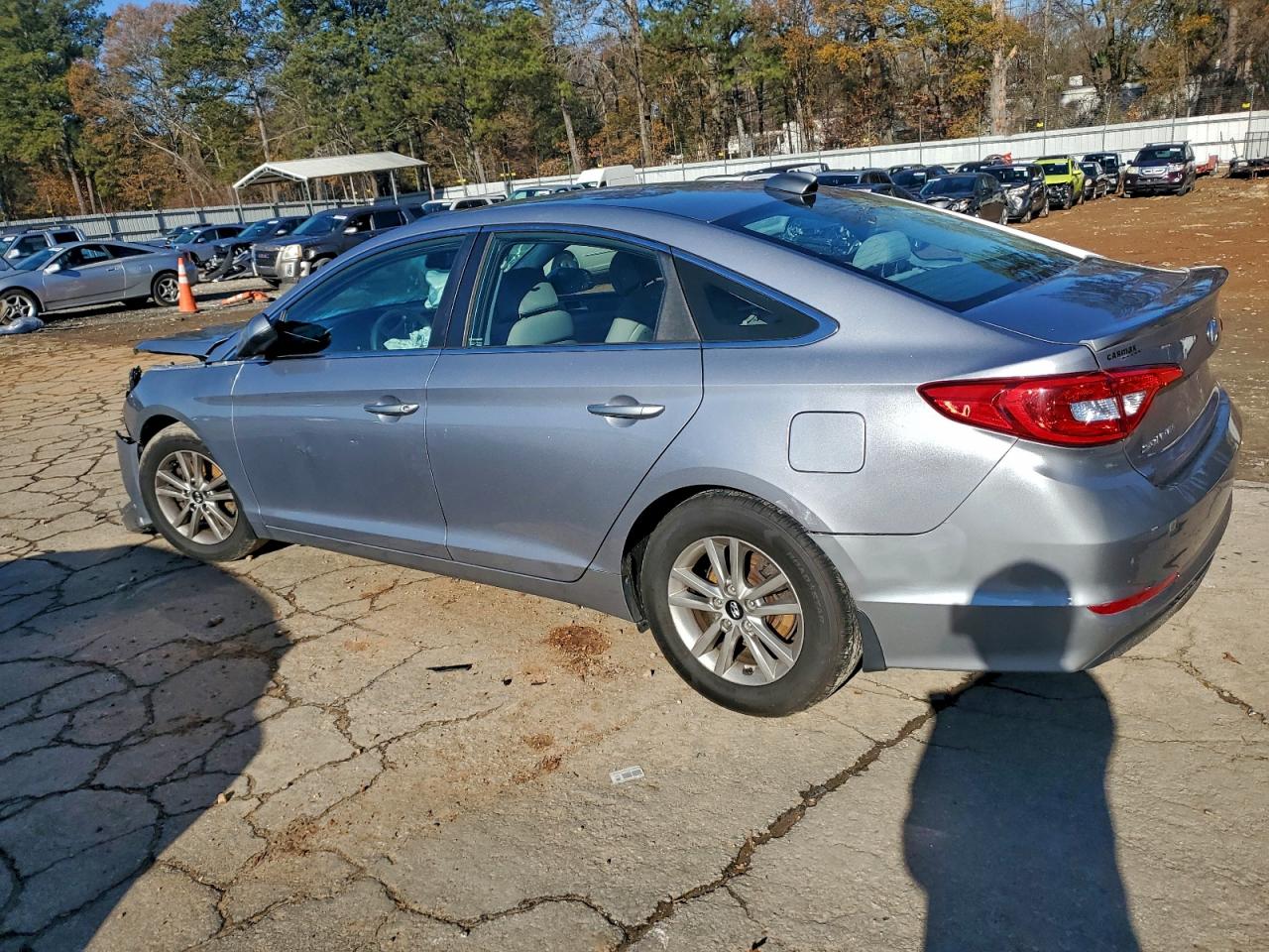 2015 HYUNDAI SONATA SE photo 2