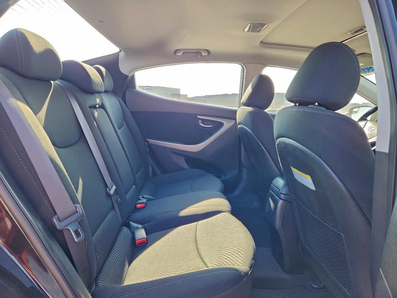 2015 HYUNDAI ELANTRA SE photo 28