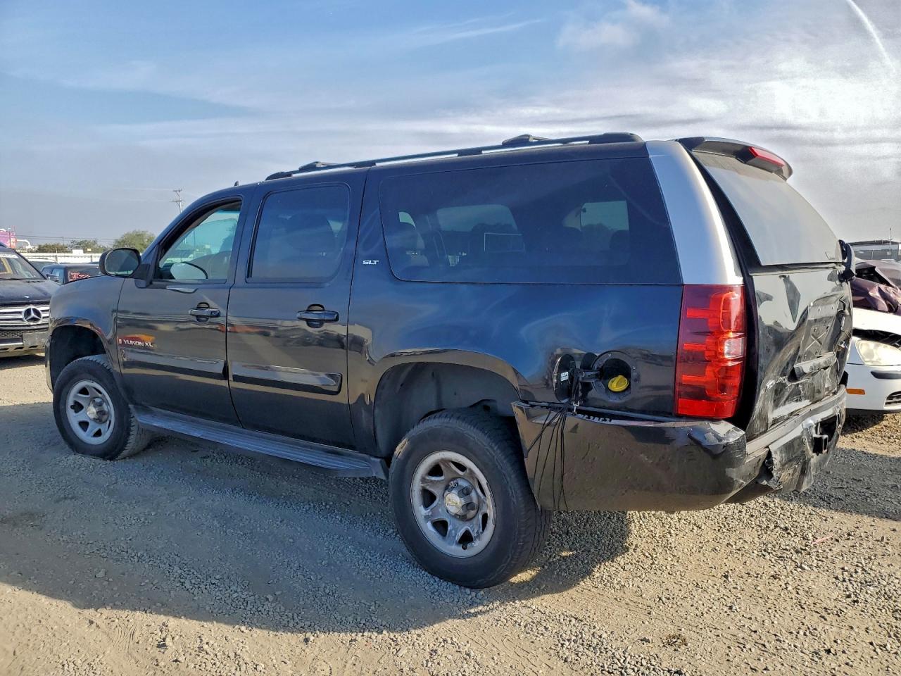 2007 GMC YUKON XL K1500 photo 2