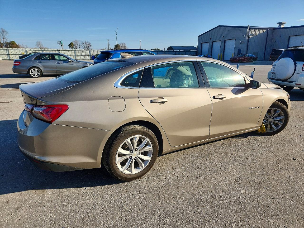 2022 CHEVROLET MALIBU LT photo 3