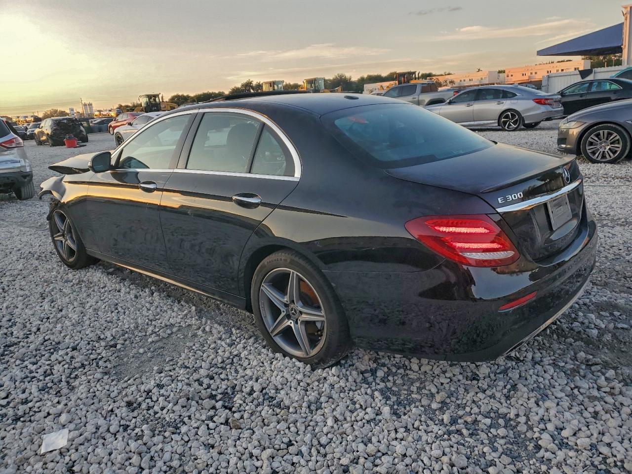 2017 MERCEDES-BENZ E 300 4MATIC photo 5