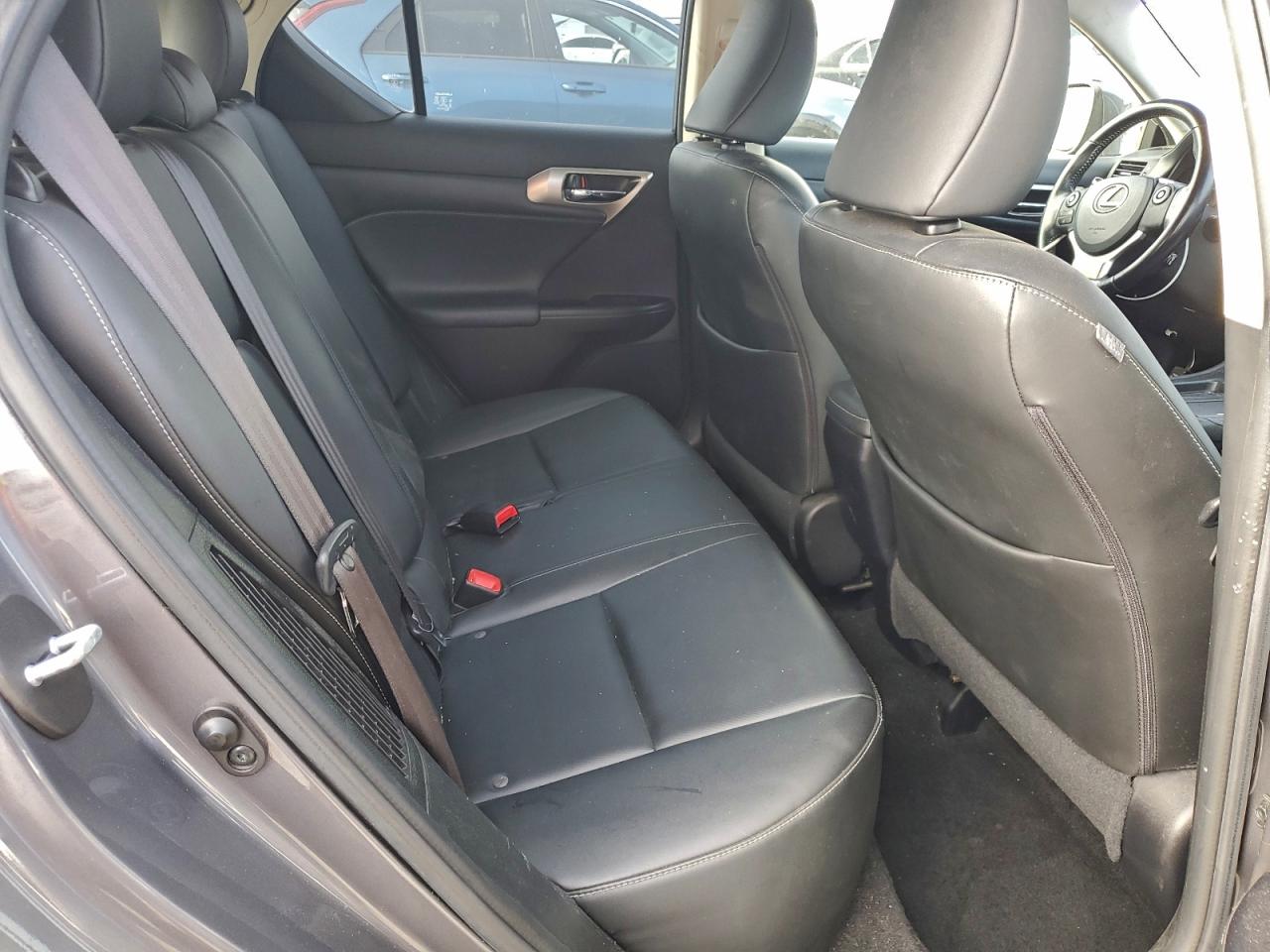 2015 LEXUS CT 200 photo 28