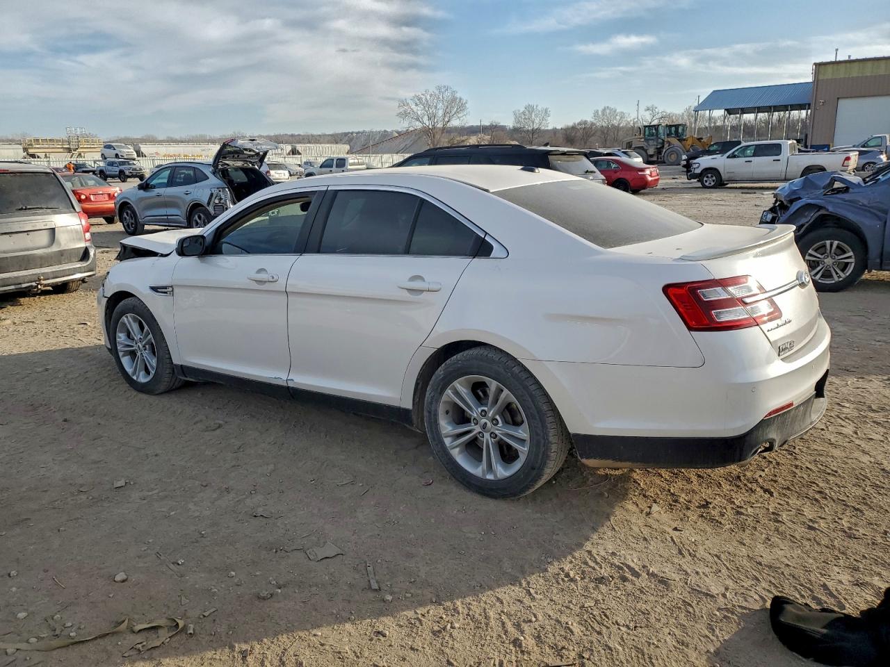 2018 FORD TAURUS SEL photo 2