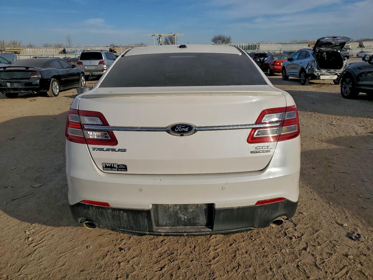 2018 FORD TAURUS SEL photo 6