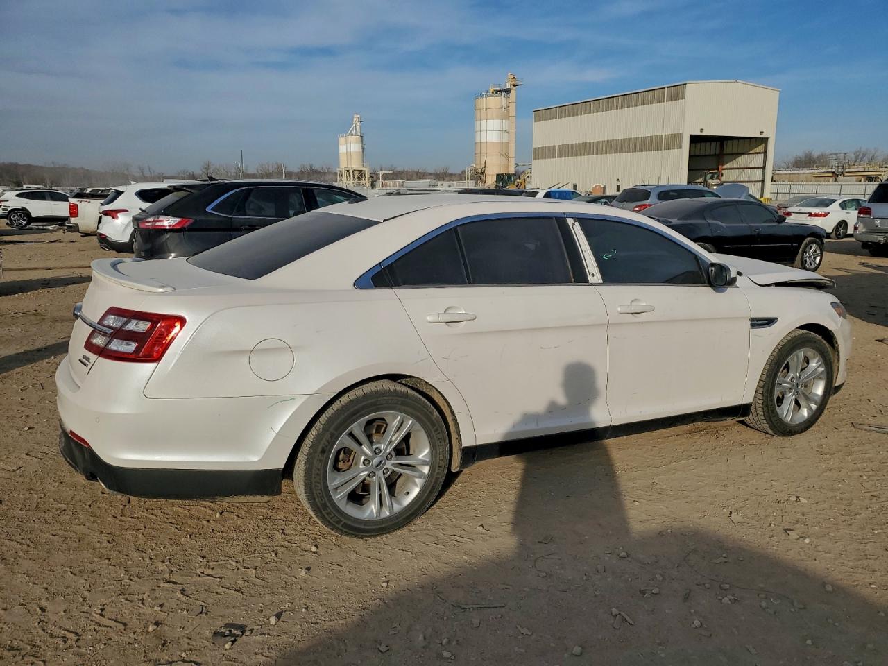 2018 FORD TAURUS SEL photo 3