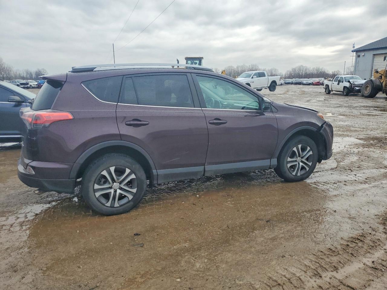 2017 TOYOTA RAV4 LE photo 3