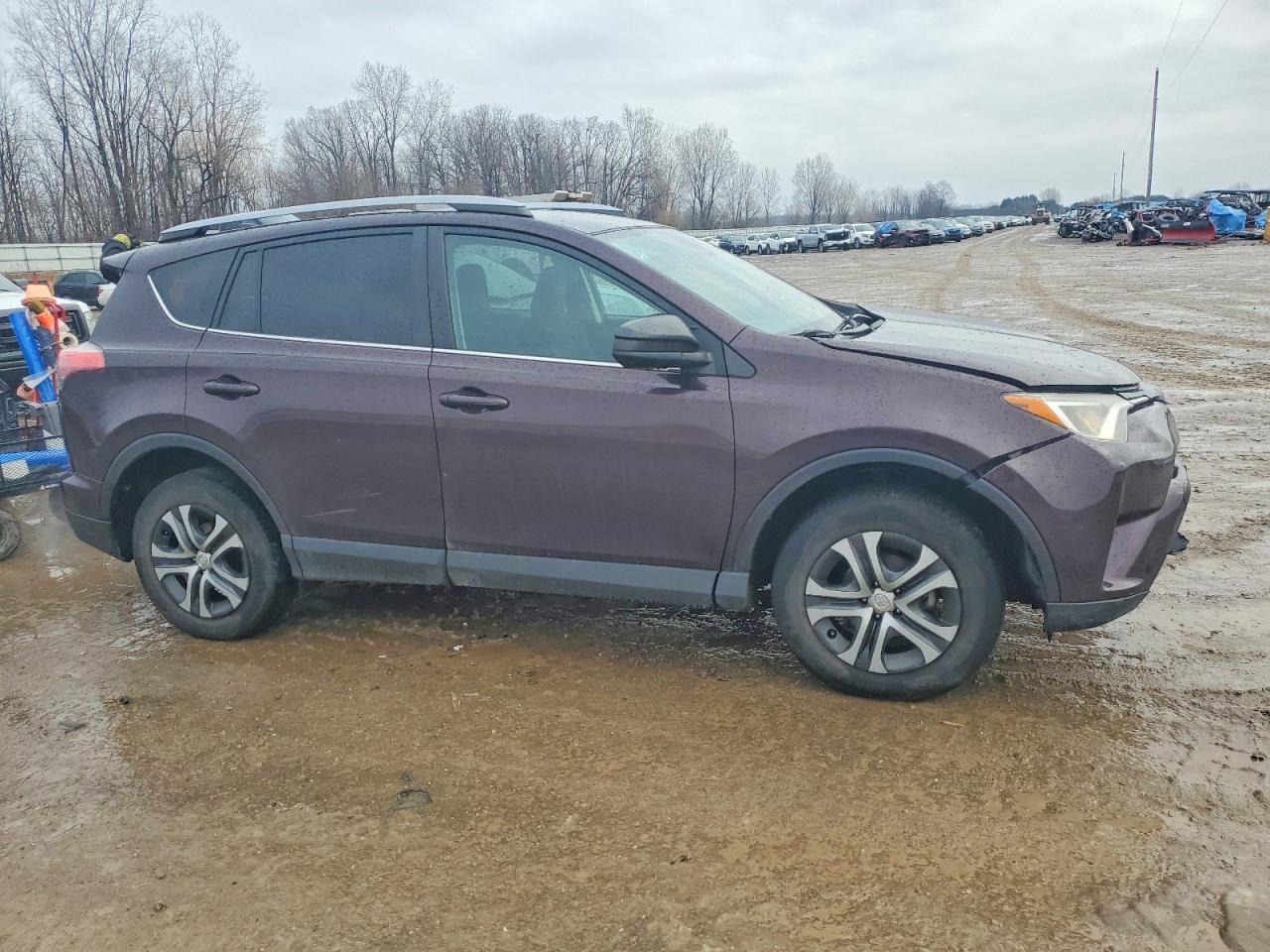 2017 TOYOTA RAV4 LE photo 4