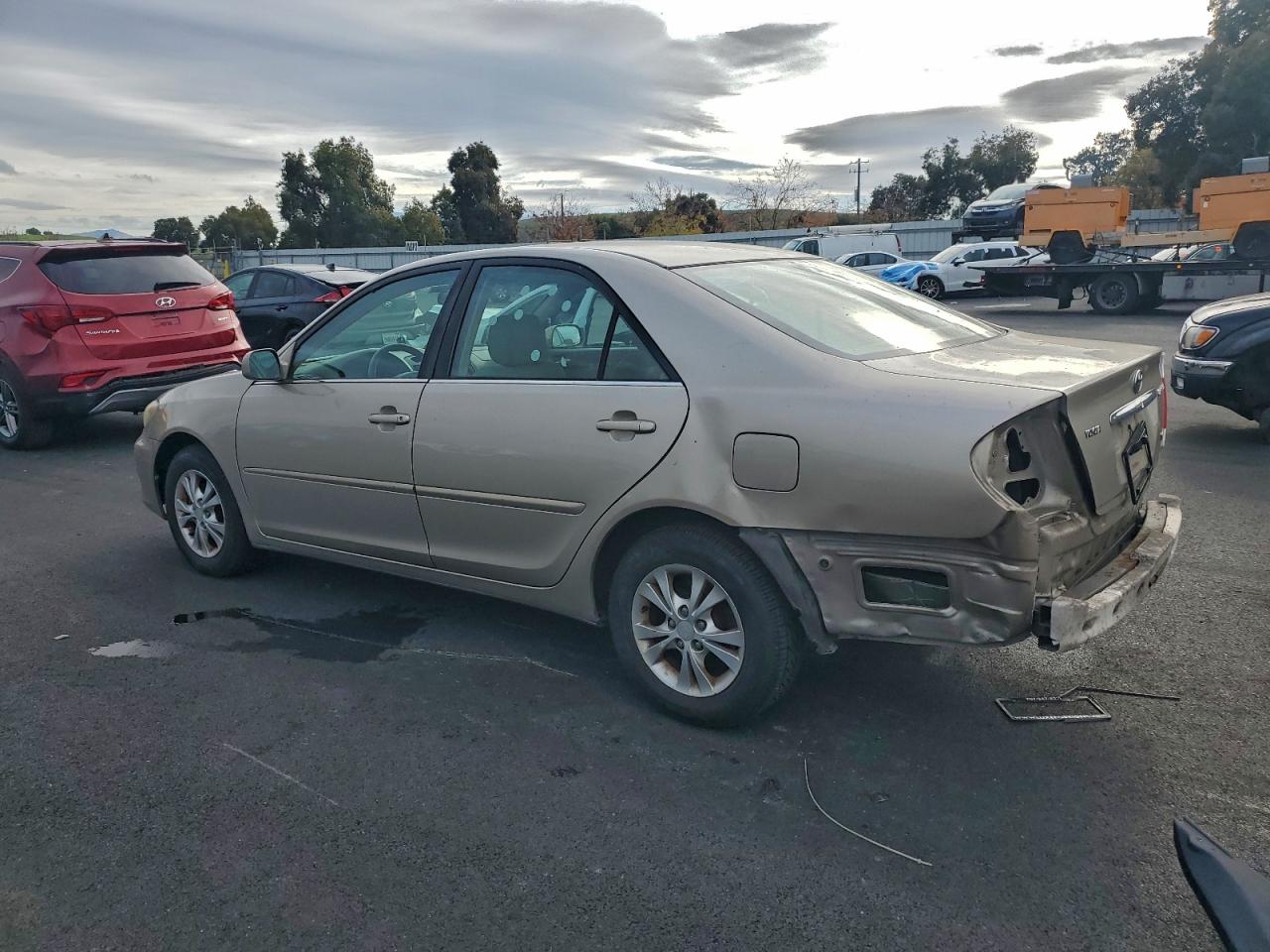 2005 TOYOTA CAMRY LE photo 2