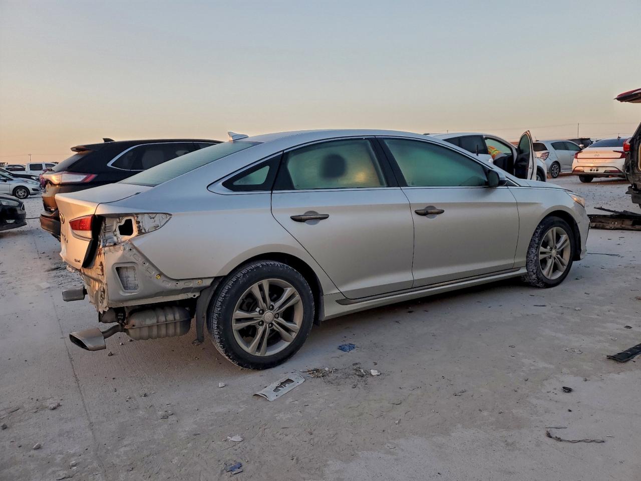 2018 HYUNDAI SONATA SPORT photo 3