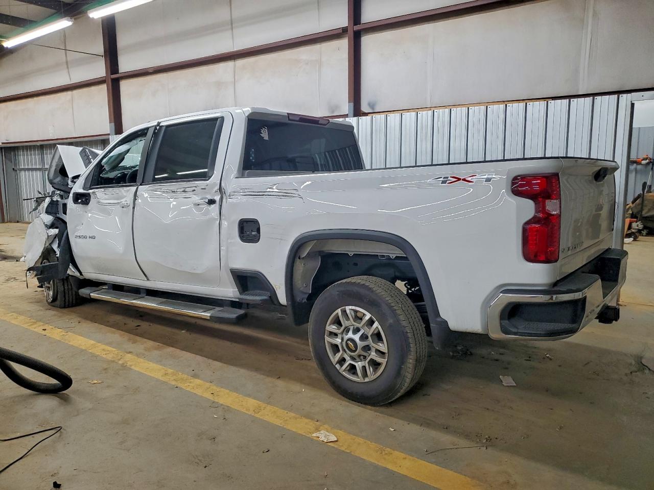 2025 CHEVROLET SILVERADO K2500 HEAVY DUTY LT photo 2