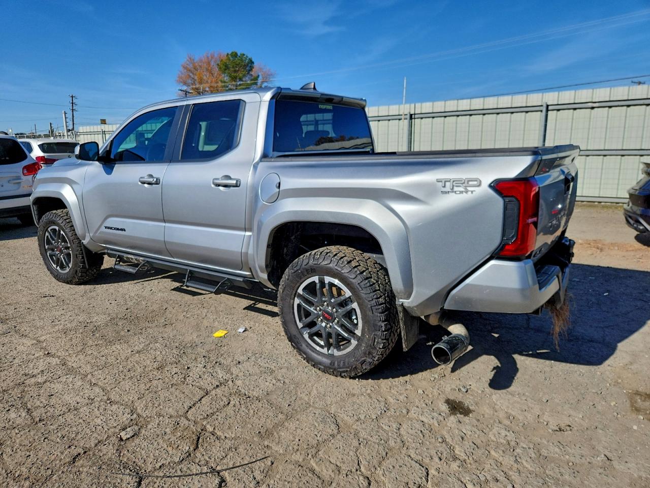 2024 TOYOTA TACOMA DOUBLE CAB photo 2