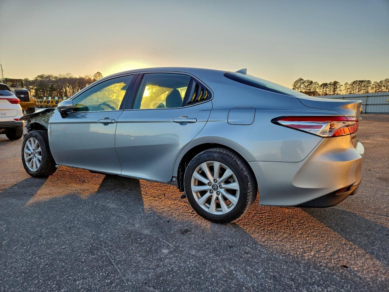 2020 TOYOTA CAMRY LE photo 2