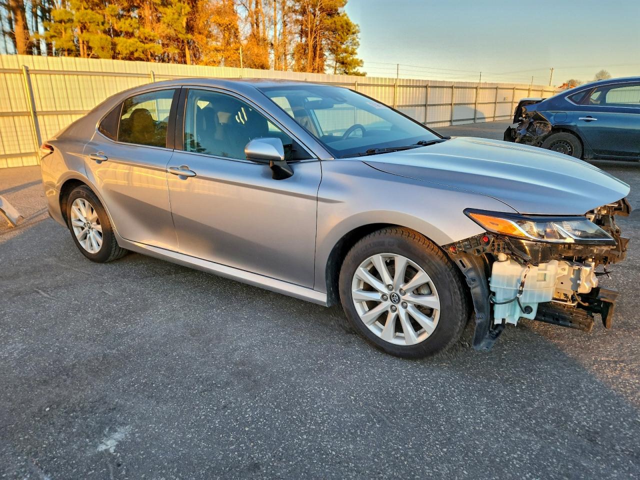 2020 TOYOTA CAMRY LE photo 4