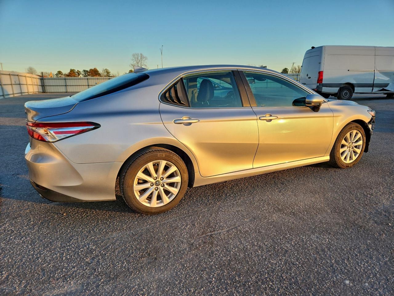 2020 TOYOTA CAMRY LE photo 3