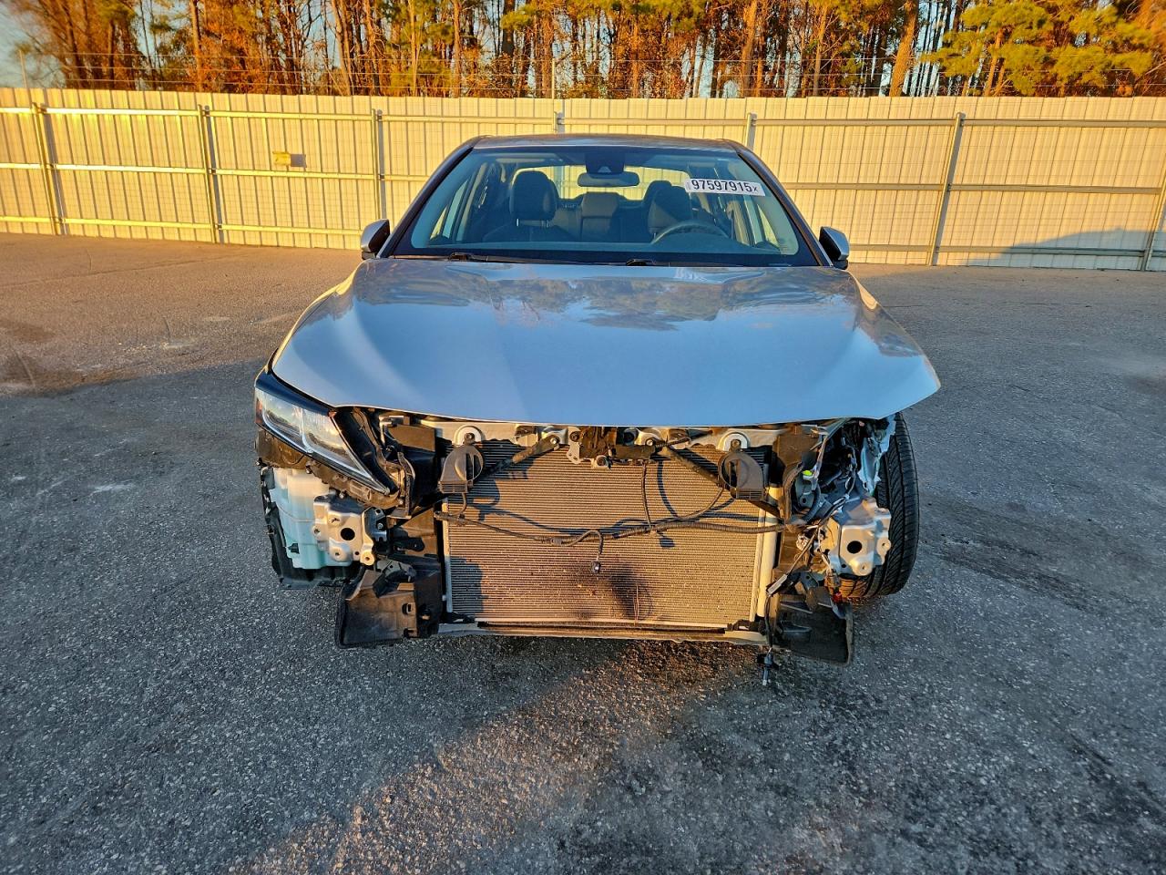 2020 TOYOTA CAMRY LE photo 5