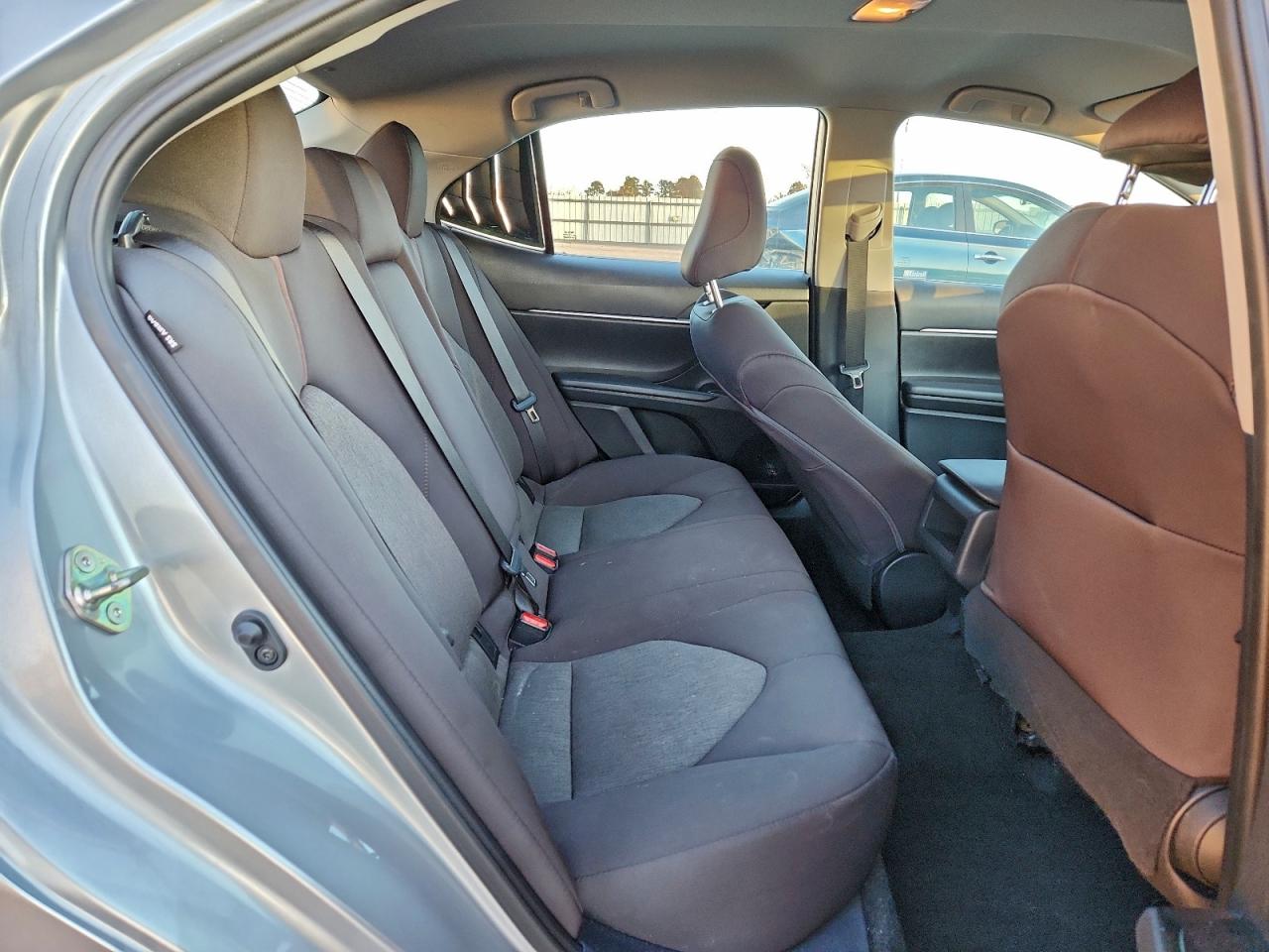 2020 TOYOTA CAMRY LE photo 10