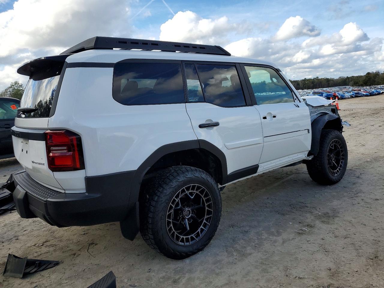 2025 TOYOTA LAND CRUISER BASE photo 3
