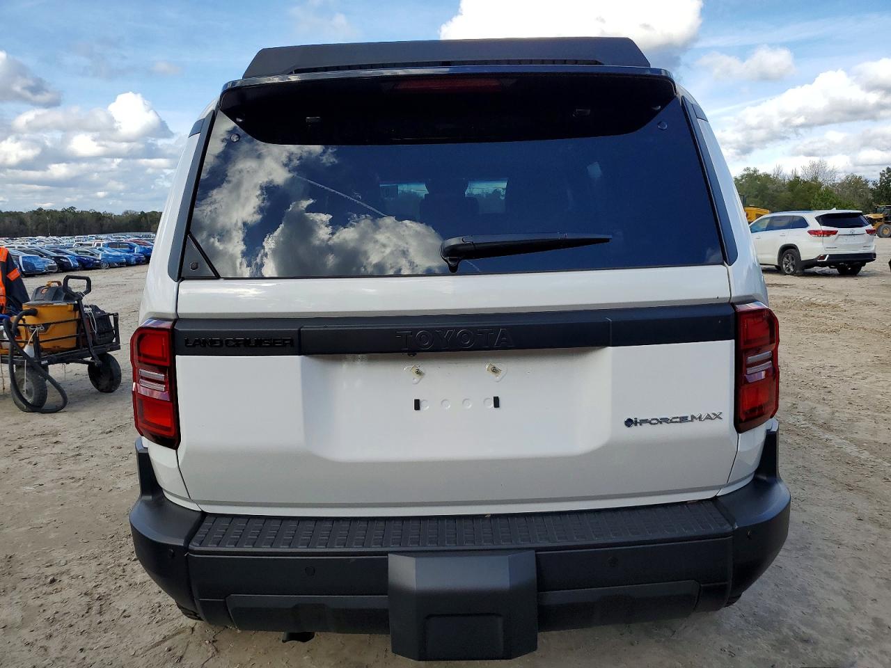 2025 TOYOTA LAND CRUISER BASE photo 6