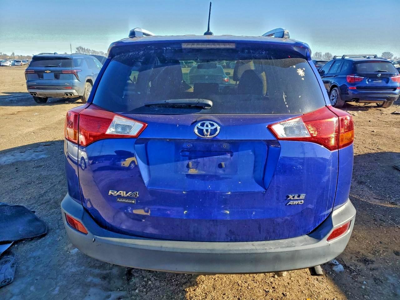 2015 TOYOTA RAV4 XLE photo 6